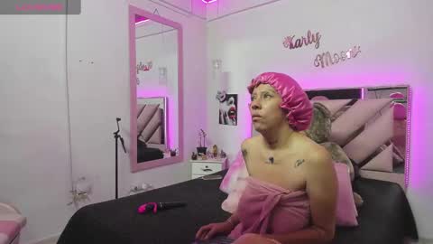 Snapshot of karly_moonn chatting on 09-13-25, 12:21 Karly Moonns online show from 09-13-25, 12:21