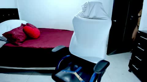 karly. online show from 04-28-26, 02:27