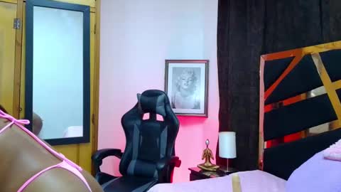 Snapshot of karol_adams_1 chatting on 03-09-25, 07:01 karol online show from 03-09-25, 07:01