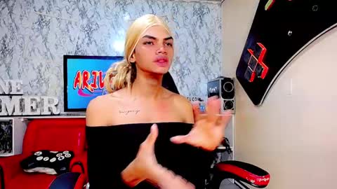 Snapshot of karol_vanessa__ chatting on 05-23-26, 11:25 karol Vanessa online show from 05-23-26, 11:25