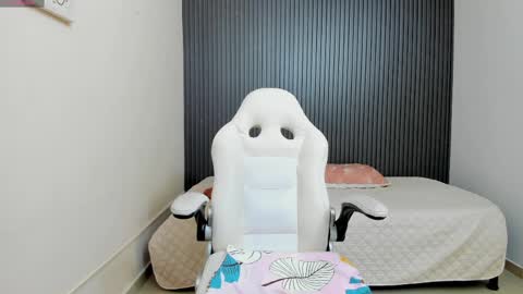 katalina online show from 04-23-26, 10:25