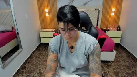 Karol and Luna online show from 03-25-26, 07:42