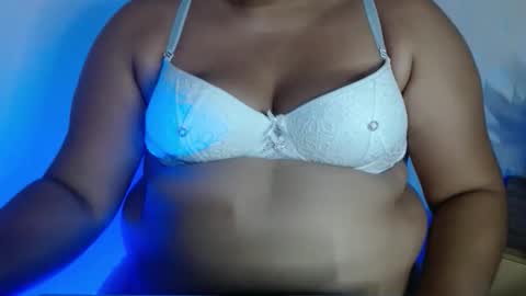 Snapshot of karolbb21 chatting on 11-30-25, 10:58 karolbb21 online show from 11-30-25, 10:58