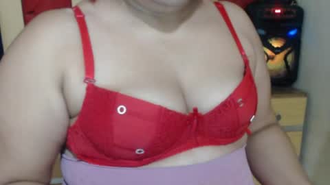 Snapshot of karolbb21 chatting on 06-10-26, 01:32 karolbb21 online show from 06-10-26, 01:32