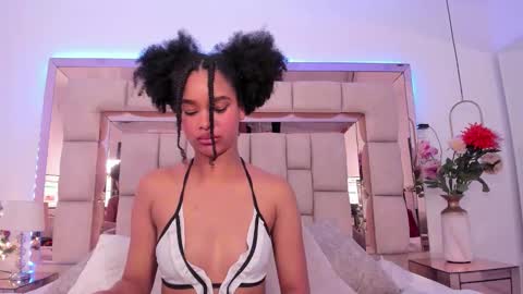 Snapshot of karolebonyy chatting on 12-20-25, 06:04 Karol online show from 12-20-25, 06:04