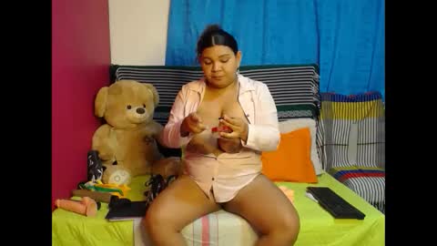 Snapshot of karolhot916 chatting on 02-16-25, 12:41 karol online show from 02-16-25, 12:41