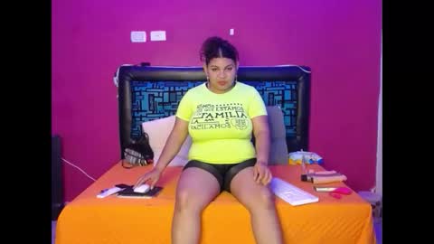 Snapshot of karolhot916 chatting on 10-21-25, 11:38 karol online show from 10-21-25, 11:38