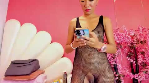 Snapshot of karolina_everton chatting on 02-25-25, 08:25 Karolina online show from 02-25-25, 08:25