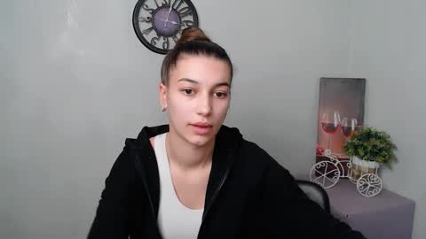 Snapshot of karolinamex_ chatting on 02-19-25, 01:06 Karolina online show from 02-19-25, 01:06