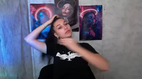 Snapshot of karolinamex_ chatting on 10-14-25, 04:57 Karolina online show from 10-14-25, 04:57