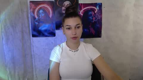 Snapshot of karolinamex_ chatting on 10-17-25, 05:21 Karolina online show from 10-17-25, 05:21