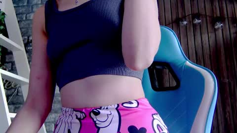Snapshot of karoline121 chatting on 02-21-25, 02:38 karoline121 online show from 02-21-25, 02:38
