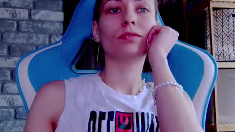 Snapshot of karoline121 chatting on 03-01-25, 08:23 karoline121 online show from 03-01-25, 08:23