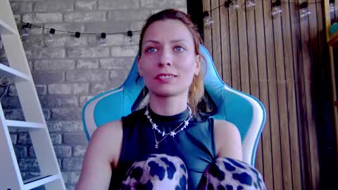 Snapshot of karoline121 chatting on 03-05-25, 01:39 karoline121 online show from 03-05-25, 01:39