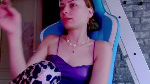 Snapshot of karoline121 chatting on 03-11-25, 01:23 karoline121 online show from 03-11-25, 01:23