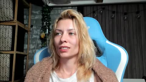 Snapshot of karoline121 chatting on 09-17-25, 08:54 karoline121 online show from 09-17-25, 08:54