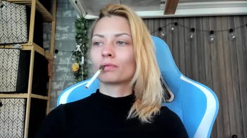 Snapshot of karoline121 chatting on 09-19-25, 12:06 karoline121 online show from 09-19-25, 12:06