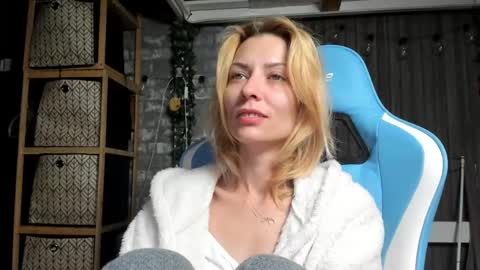 Snapshot of karoline121 chatting on 09-27-25, 03:11 karoline121 online show from 09-27-25, 03:11