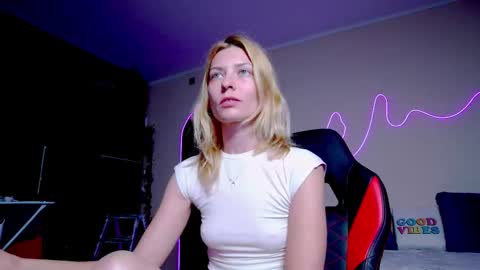 Snapshot of karoline121 chatting on 09-30-25, 08:03 karoline121 online show from 09-30-25, 08:03