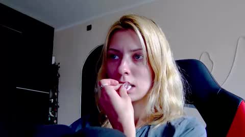 Snapshot of karoline121 chatting on 10-01-25, 08:09 karoline121 online show from 10-01-25, 08:09