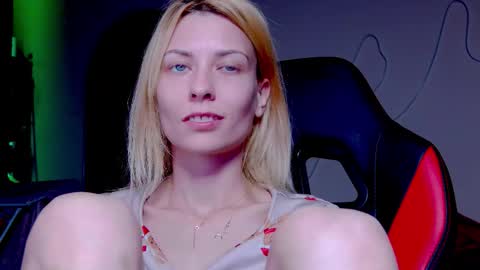 Snapshot of karoline121 chatting on 10-05-25, 09:13 karoline121 online show from 10-05-25, 09:13