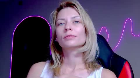 Snapshot of karoline121 chatting on 10-10-25, 08:19 karoline121 online show from 10-10-25, 08:19