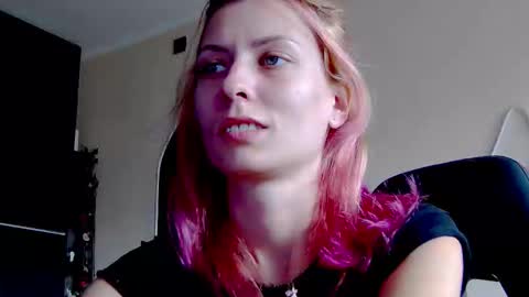 Snapshot of karoline121 chatting on 10-18-25, 11:00 karoline121 online show from 10-18-25, 11:00