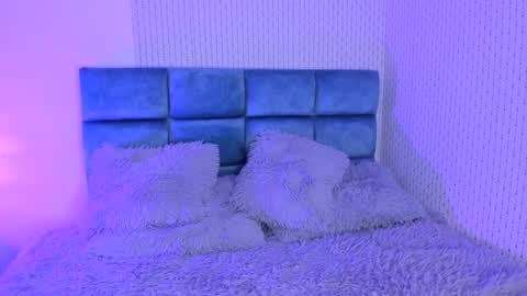 Karoline  online show from 12-23-24, 09:18