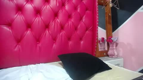 Snapshot of karoline_lov2 chatting on 02-14-25, 10:47 karoline_lov2 online show from 02-14-25, 10:47