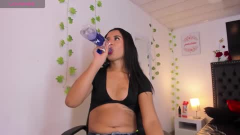 Snapshot of karolperes chatting on 12-15-25, 06:56 Karol online show from 12-15-25, 06:56