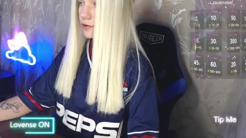 Snapshot of karolynafox chatting on 04-01-26, 09:43 Caroline Fox online show from 04-01-26, 09:43