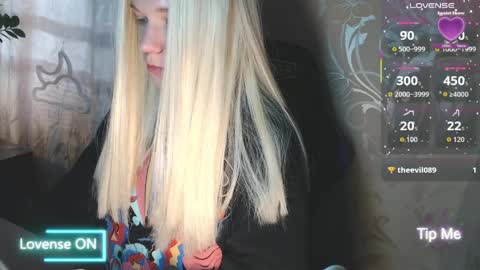 Snapshot of karolynafox chatting on 04-03-26, 08:45 Caroline Fox online show from 04-03-26, 08:45