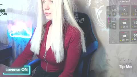 Snapshot of karolynafox chatting on 04-16-26, 09:21 Caroline Fox online show from 04-16-26, 09:21