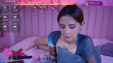 Snapshot of karriewatson chatting on 11-08-25, 08:18 Greta Brown online show from 11-08-25, 08:18