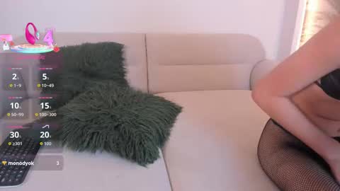 Snapshot of karriewatson chatting on 11-28-25, 07:27 Greta Brown online show from 11-28-25, 07:27