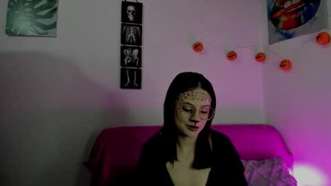 kassandra james online show from 10-24-25, 12:01