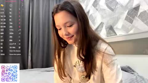 Kira online show from 10-19-25, 07:36