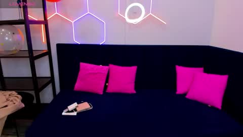 Snapshot of kat__cat chatting on 09-29-25, 02:27 kat__cat online show from 09-29-25, 02:27