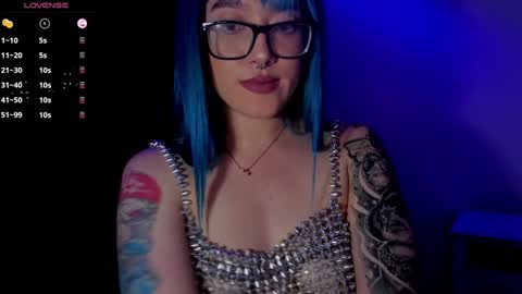 Snapshot of kat_apple chatting on 12-17-24, 01:39 Alicia online show from 12-17-24, 01:39