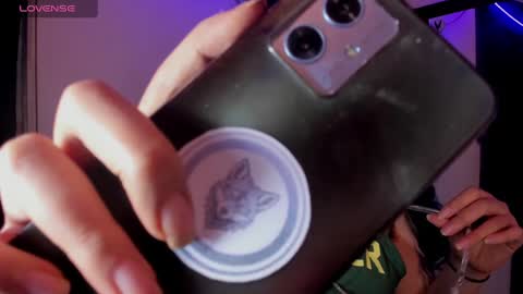 Snapshot of kat_apple chatting on 02-05-25, 01:04 Alicia online show from 02-05-25, 01:04