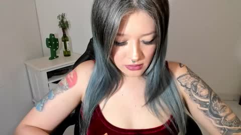 Snapshot of kat_apple chatting on 09-21-25, 04:03 Alicia online show from 09-21-25, 04:03