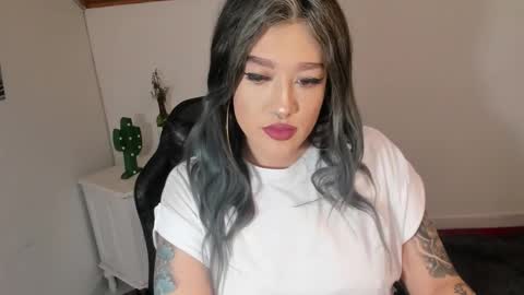 Snapshot of kat_apple chatting on 10-08-25, 07:44 Alicia online show from 10-08-25, 07:44