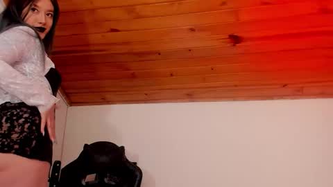 Snapshot of kat_apple chatting on 10-20-25, 06:19 Alicia online show from 10-20-25, 06:19