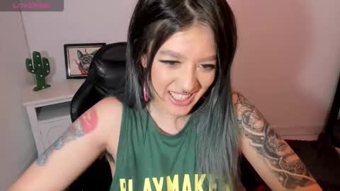 Snapshot of kat_apple chatting on 10-25-25, 03:58 Alicia online show from 10-25-25, 03:58