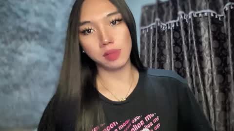 Snapshot of kat_hollandx chatting on 02-04-25, 01:38 Majesty online show from 02-04-25, 01:38