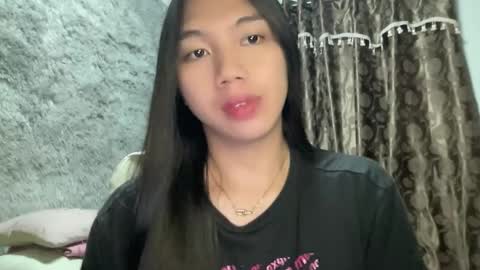 Snapshot of kat_hollandx chatting on 02-14-25, 07:12 Majesty online show from 02-14-25, 07:12