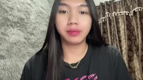 Snapshot of kat_hollandx chatting on 02-17-25, 12:48 Majesty online show from 02-17-25, 12:48