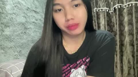 Snapshot of kat_hollandx chatting on 02-21-25, 06:51 Majesty online show from 02-21-25, 06:51