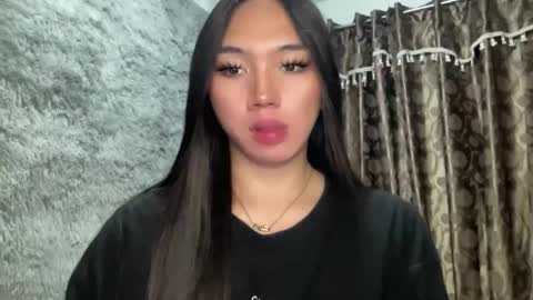 Snapshot of kat_hollandx chatting on 02-24-25, 12:48 Majesty online show from 02-24-25, 12:48