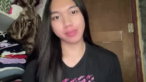 Snapshot of kat_hollandx chatting on 03-06-25, 08:27 Majesty online show from 03-06-25, 08:27